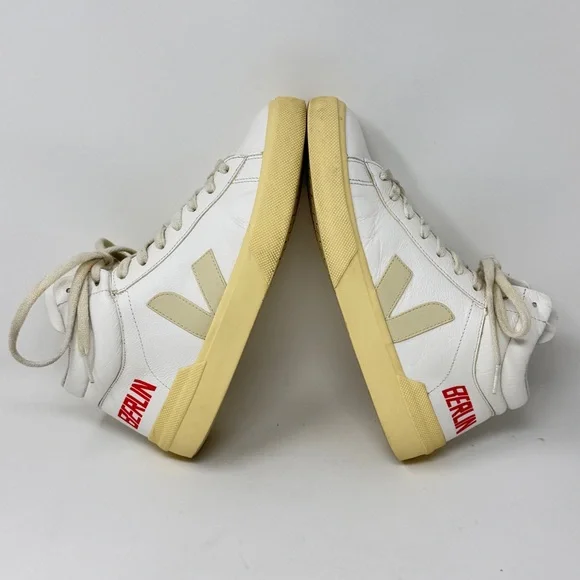 Veja MINOTAUR X BERLIN WHITE PIERRE - Women’s Size 10